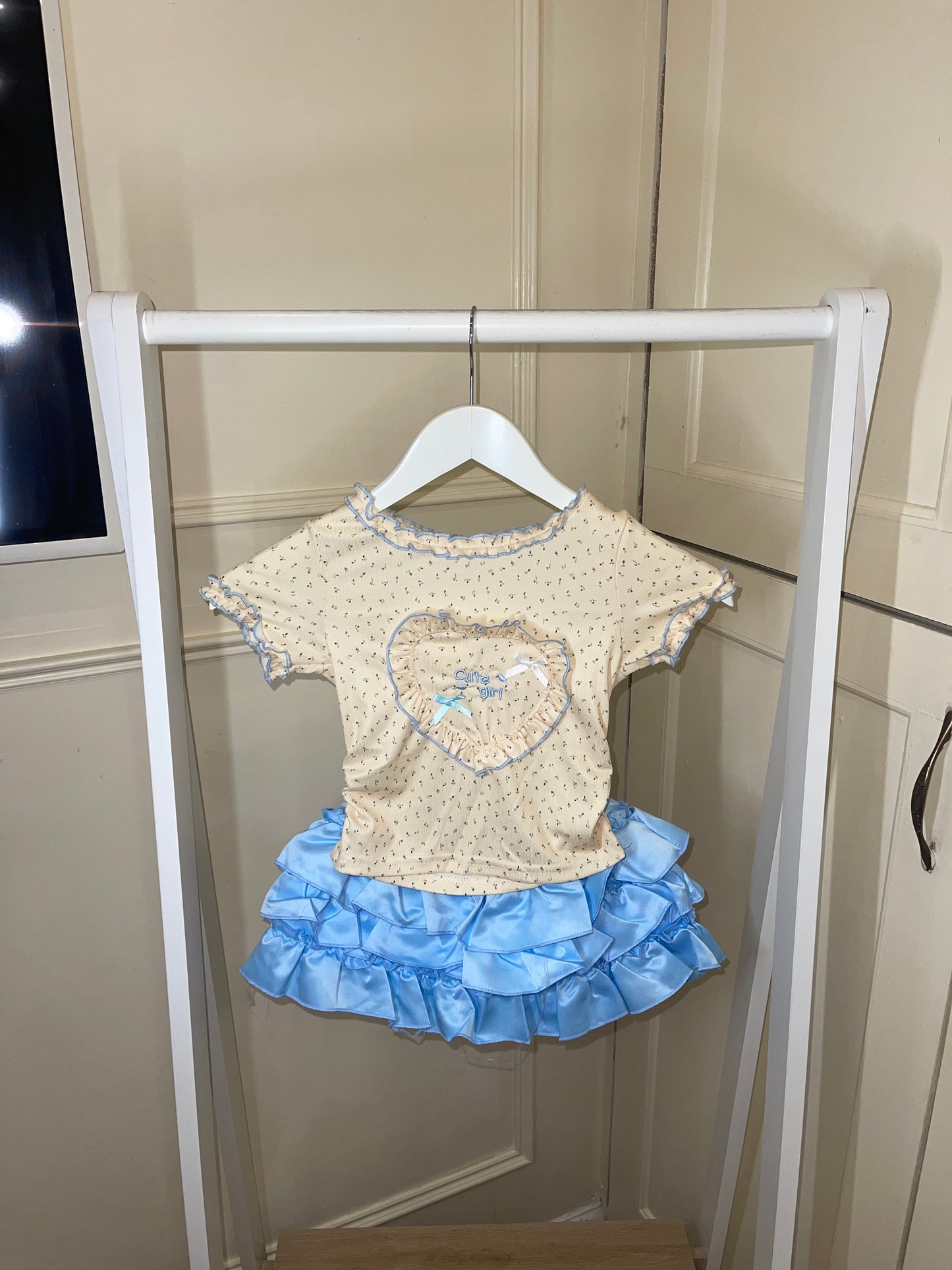 Floral Top W Puffy Skirt